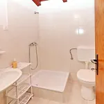 Zule - One Bedroom With Swimming Pool Zrnovo
