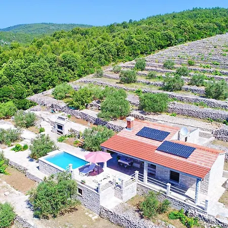 Zule - One Bedroom With Swimming Pool Holiday home