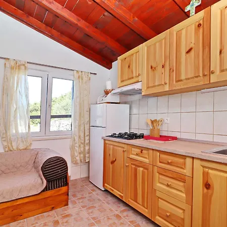 Zule - One Bedroom With Swimming Pool Zrnovo