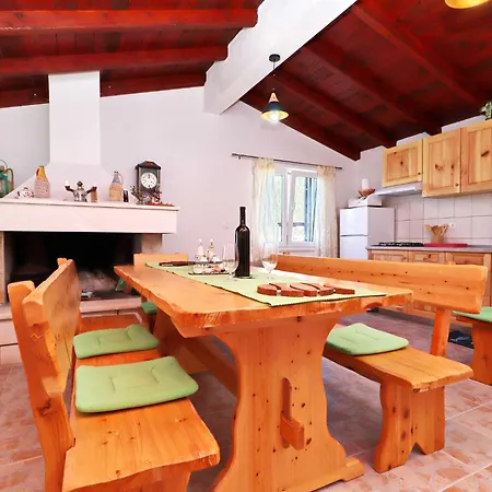 Zule - One Bedroom With Swimming Pool