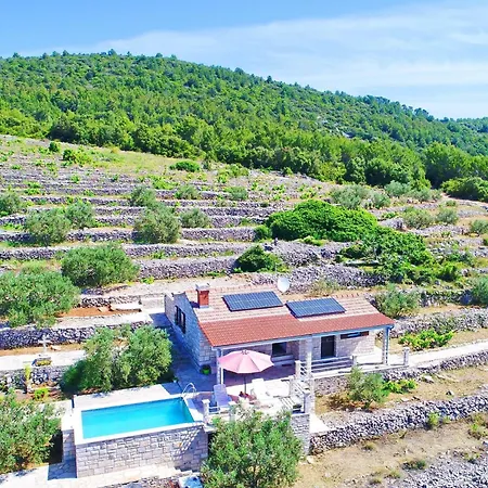 Zule - One Bedroom With Swimming Pool