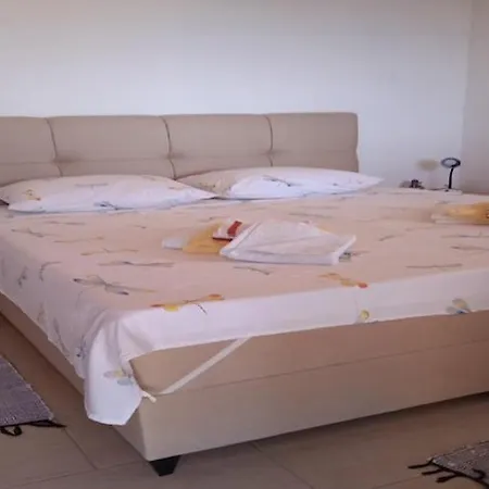 Zule - One Bedroom With Swimming Pool Holiday home